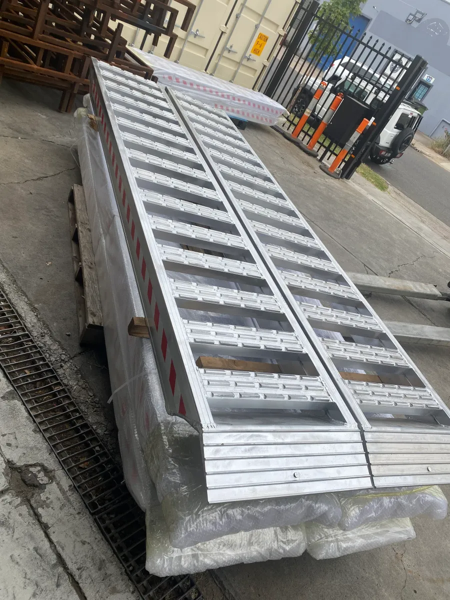 7.0 T Rated 3.5m Aluminium Loading Ramps - Serrated Heavy Duty Design - Image 4
