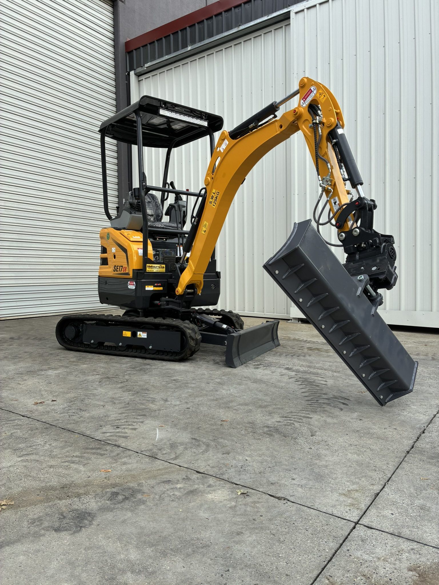 Hydraulic Tilt Hitch - 30mm Pins - Image 4