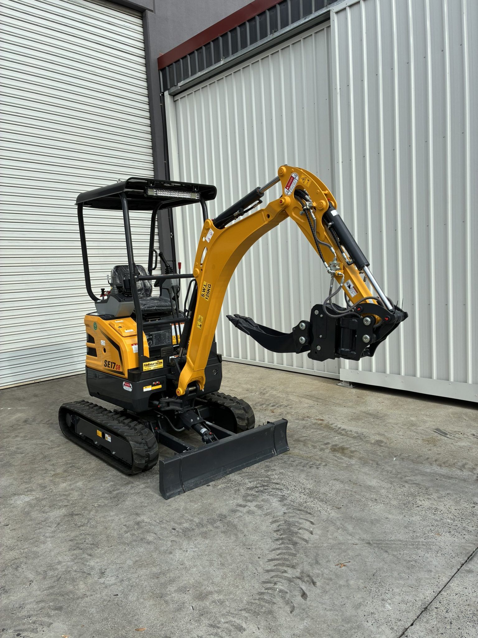Hydraulic Tilt Hitch - 30mm Pins - Image 3